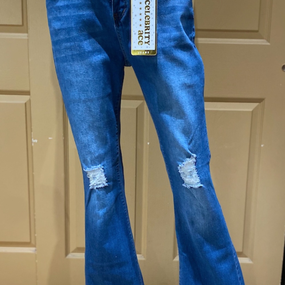 NWT CELEBRITY ACE Juniors/Women's Jean size 11/30